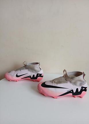 Футбольные бутсы nike. 38 размер