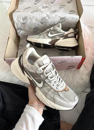 Кроссовки женские v2k run beige brown pink