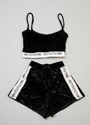 Жіночий костюм з шортами prettylittlething чорний оксамитовий розмір xs