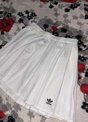 Міні-спідниця жіноча adidas плісе біла
