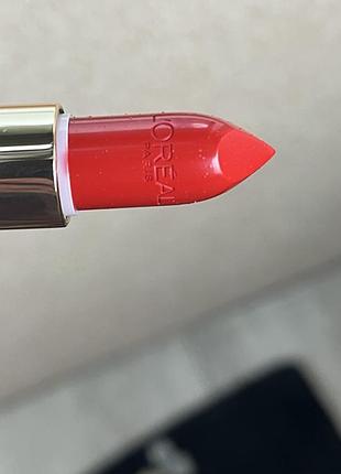 Помада color riche (оттенок 125 maison marais\ глубокий классический красный) l'oreal paris
