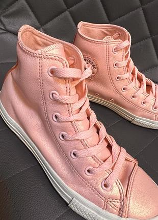 Рожеві блискучі кеди converse