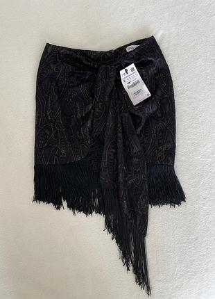 Спідниця zara з бахромою та асиметричним низом, нова, s