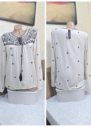 Блуза с вышивкой. river island.