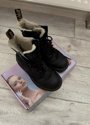 Жіночі черевики dr. martens чорні 36 розмір