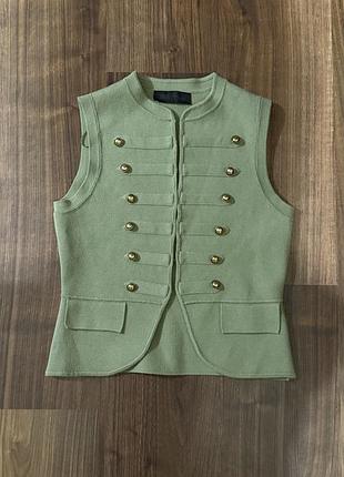 Жилетка zara в гусарському стилі.