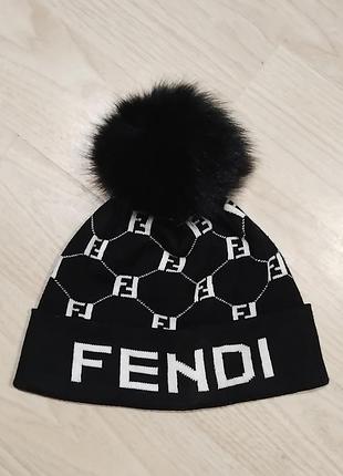 Демисезонная шапка в стиле fendi