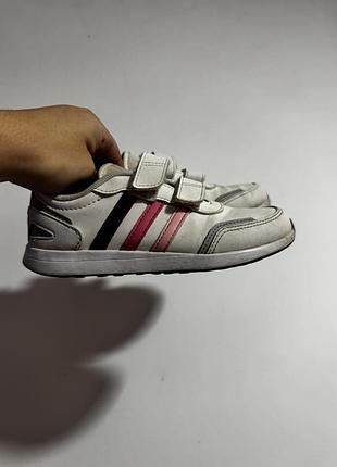 Кросівки для дітей adidas білі з рожевими та чорними смужками