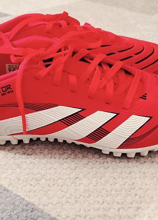 Футбольные сорока ножки adidas predator