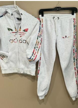 Жіночий спортивний костюм adidas з худі та штанами