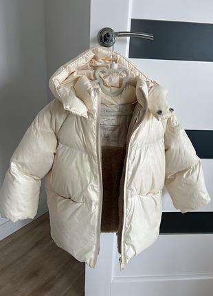 Пуховик для дівчинки zara молочний 98см 3 роки