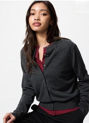 Базовий сірий светр кардиган хс с uniqlo вовна