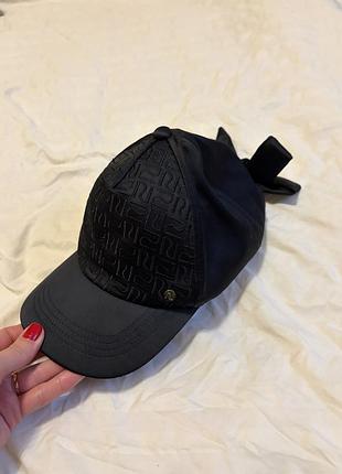 Кепка жіноча river island чорна атласна