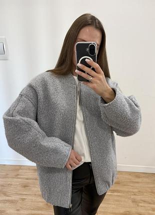 Жіночий бомбер zara сірий букле m/l