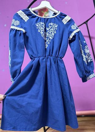 Святкова сукня для дівчинки синя з вишивкою