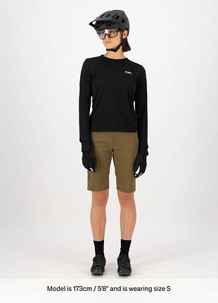 Круті жіночі шорти mons royal diversion merino trail shorts в складі є % вовни еластичний та зручний матеріал  розмір : s , будуть і на m