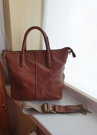 Жіноча шкіряна сумка-тоут рудо-коричневого кольору з плетеними ручками