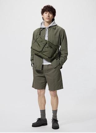 Сумка uniqlo multi pocket shoulder bag кольору хакі