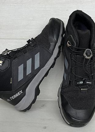 Дитячі демісезонні черевики для хлопчика adidas terrex mid gore-tex