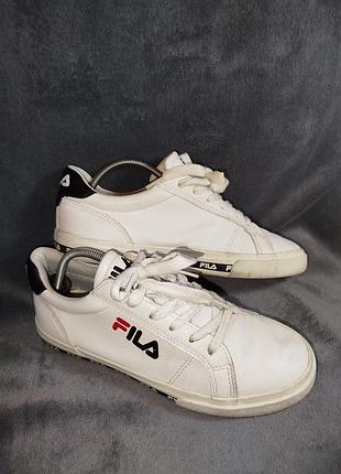 Белые кроссовки fila,штучная кожа.