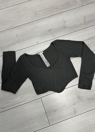 Чорний укорочений топ zara