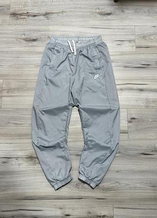 Нові нейлонові штани спортивні найк nike club woven lined track, s, оригінал