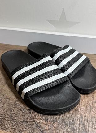 Капці жіночі adidas adilette core black / white 37 (22,5 см)