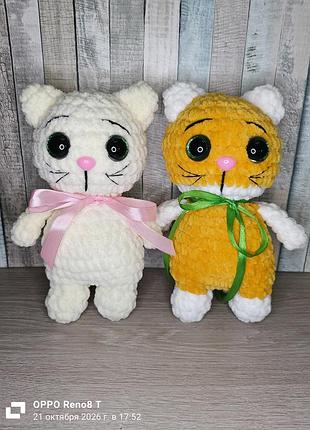 Плюшевые вязанные коты 17-18 см