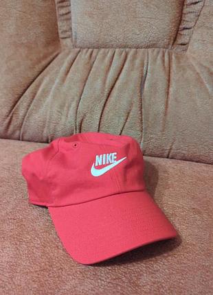 Кепка nike червона