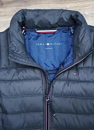 Куртка tommy hilfiger, оригінал, є невеликий брак.