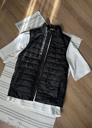 Легенька жилетка under armour