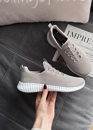 Легенькі кросівки без шнурівок skechers