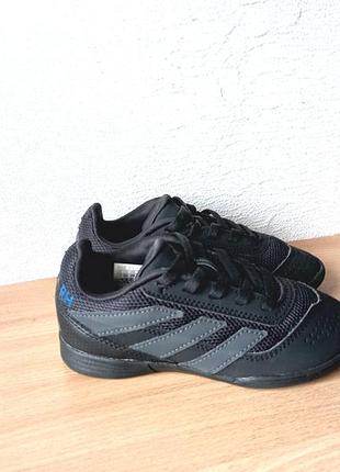 Кросівки футзалки adidas predator вказано 28 р. устілка 17,2 см.