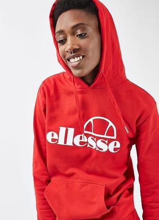 Жіноче червоне худі ellesse з великим лого бренду на грудях