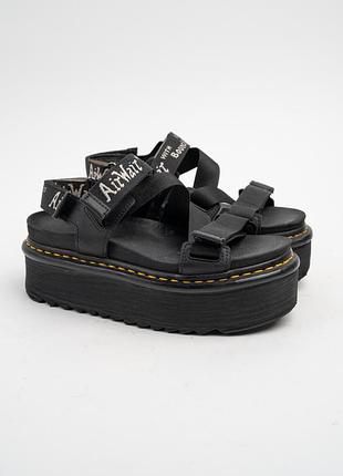 Босоніжки сандалі dr. martens kimber жіночі на платформі чорні розмір 38