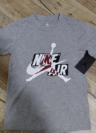 Футболка nike jordan сіра з логотипом
