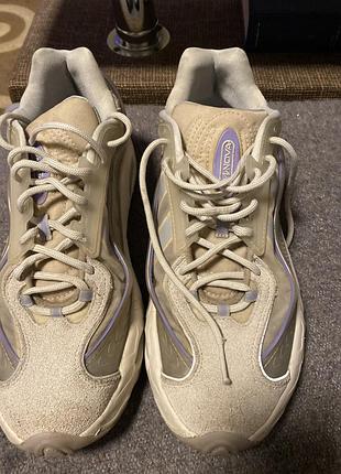 Оригінальні кросівки adidas oznova grey orbit violet (розмір 43.5 / 27.5 см)