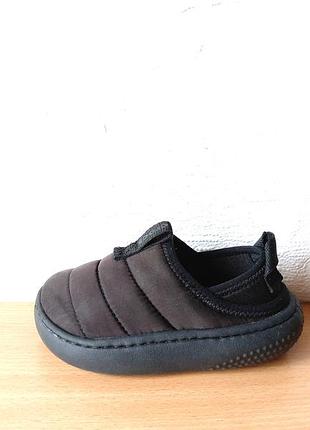 Классные утепленные слипоны crocs toddler classic puff moc с9/26р. стелька 16 см.