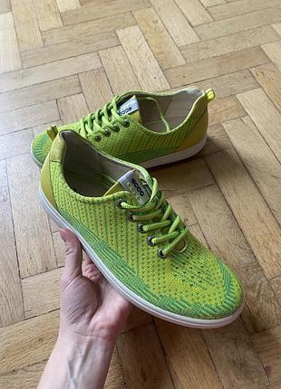 Кросівки жіночі ecco 39 р