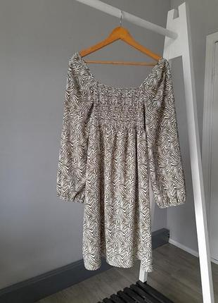 Женское платье с принтом и длинным рукавом