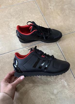 Фірмові кросівки. adidas.