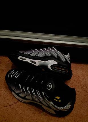 Кросівки nike air max plus чорно-сірі
