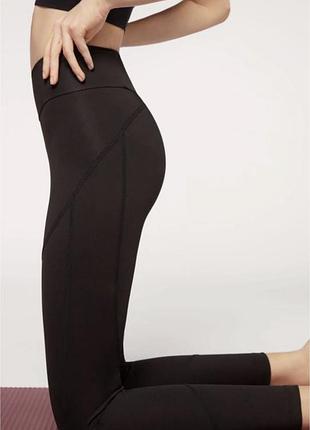 Спортивні легінси calzedonia з високою посадкою та фігурними ергономічними швами створені для активних тренувань