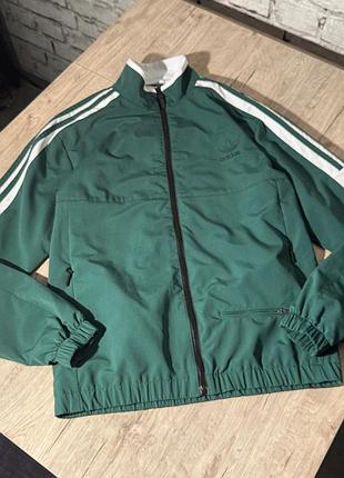 Легка куртка вітровка adidas