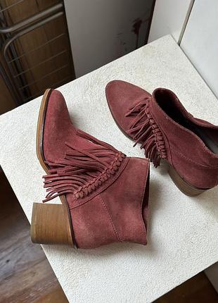 Жіночі ботильйони bershka ковбойські з бахромою бордові/ казаки замшеві