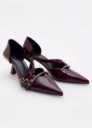 Бордові лаковані туфлі човники на низькому каблуці kitten heels reserved 37 розміру