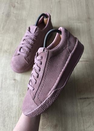 Стильні жіночі замшеві кросівки clarks, р.37,5.