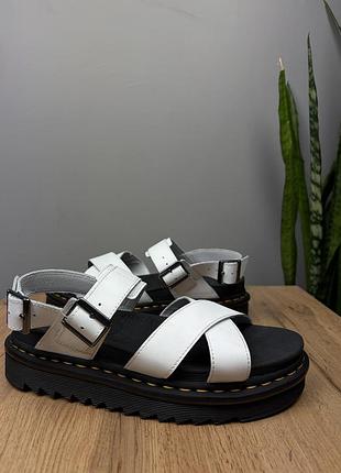 Оригінальні шкіряні сандалі босоніжки dr martens voss ii hydro leather strap sandals
