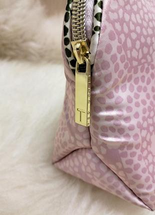 Гарненька  косметичка ted baker. 5