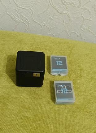 Компактное зарядное устройство и аккумуляторы для экшн камеры gopro hero 12
